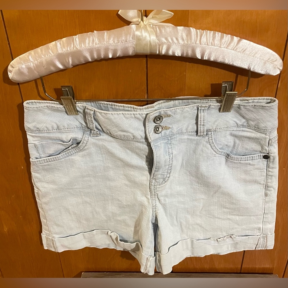 Woman’s Jean shorts